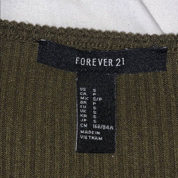 Army green long-sleeve crop top - Picture 2 of 3